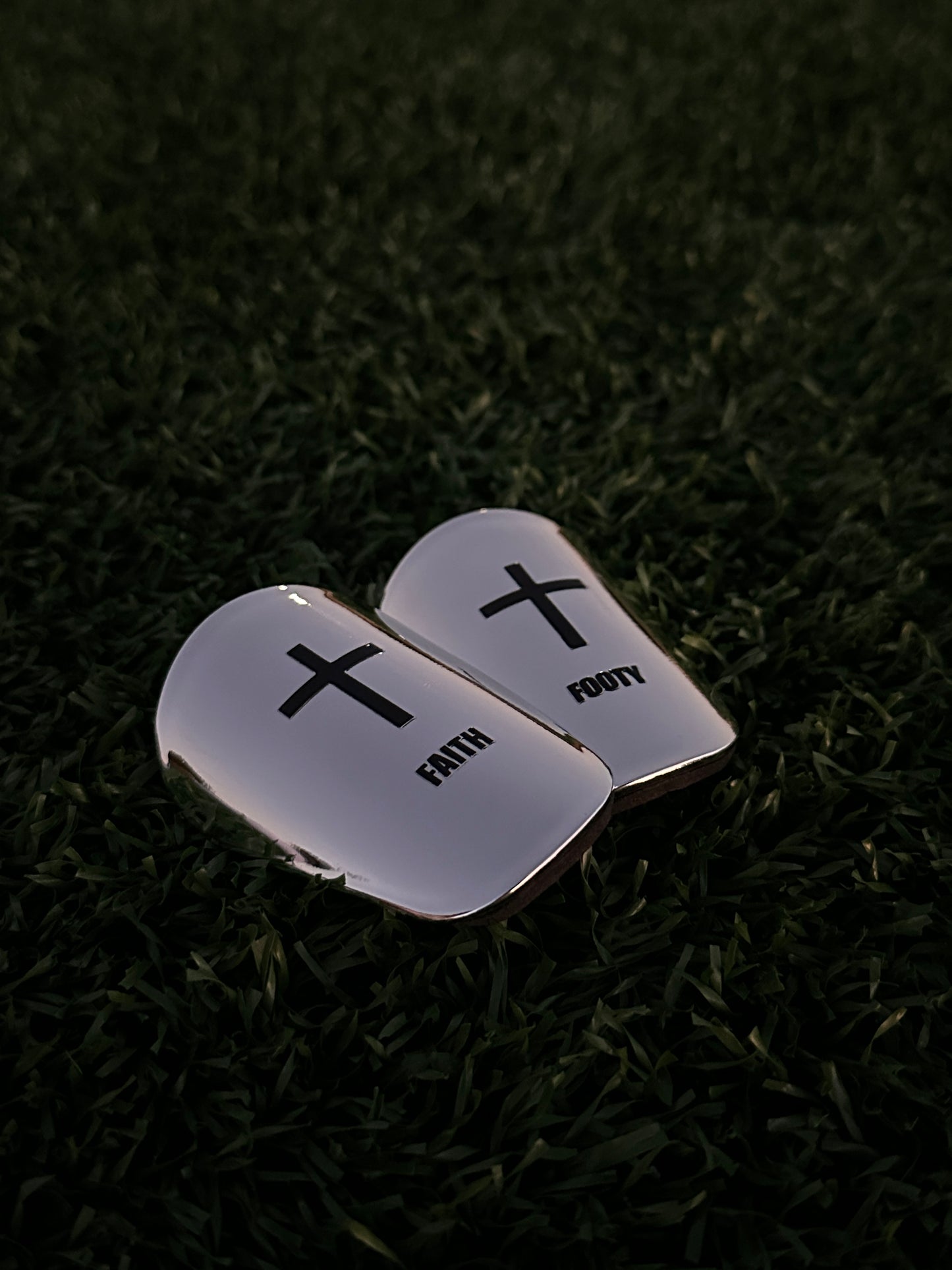 CROSS SHINPADS